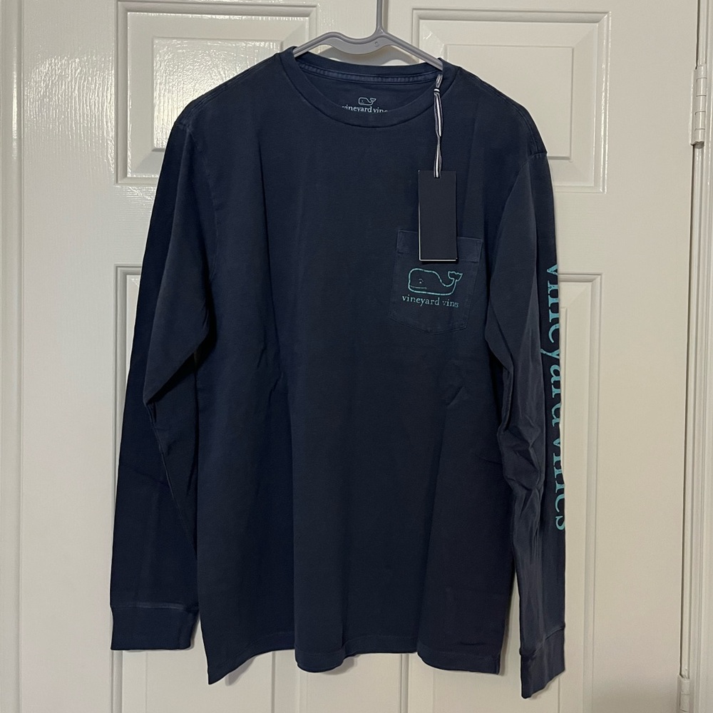 NWT Vineyard Vines vintage navy blue with green whale logo. Sz. S